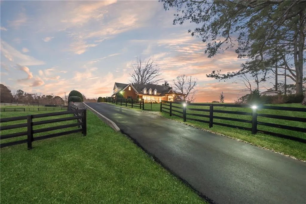 Canton, Georgia 30115, United States, 5 Bedrooms Bedrooms, ,6 BathroomsBathrooms,Residential,Active,5689