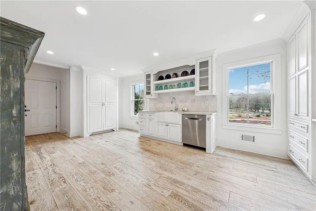 Canton, Georgia 30115, United States, 5 Bedrooms Bedrooms, ,6 BathroomsBathrooms,Residential,Active,5689