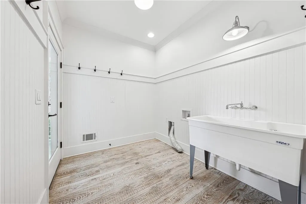 Canton, Georgia 30115, United States, 5 Bedrooms Bedrooms, ,6 BathroomsBathrooms,Residential,Active,5689