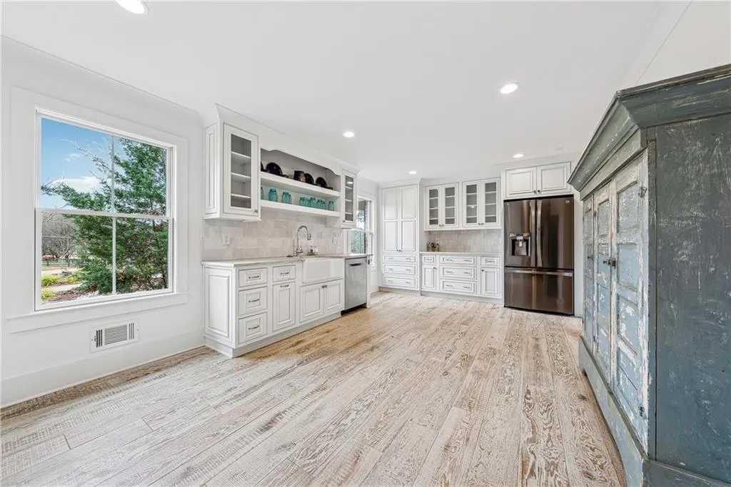 Canton, Georgia 30115, United States, 5 Bedrooms Bedrooms, ,6 BathroomsBathrooms,Residential,Active,5689