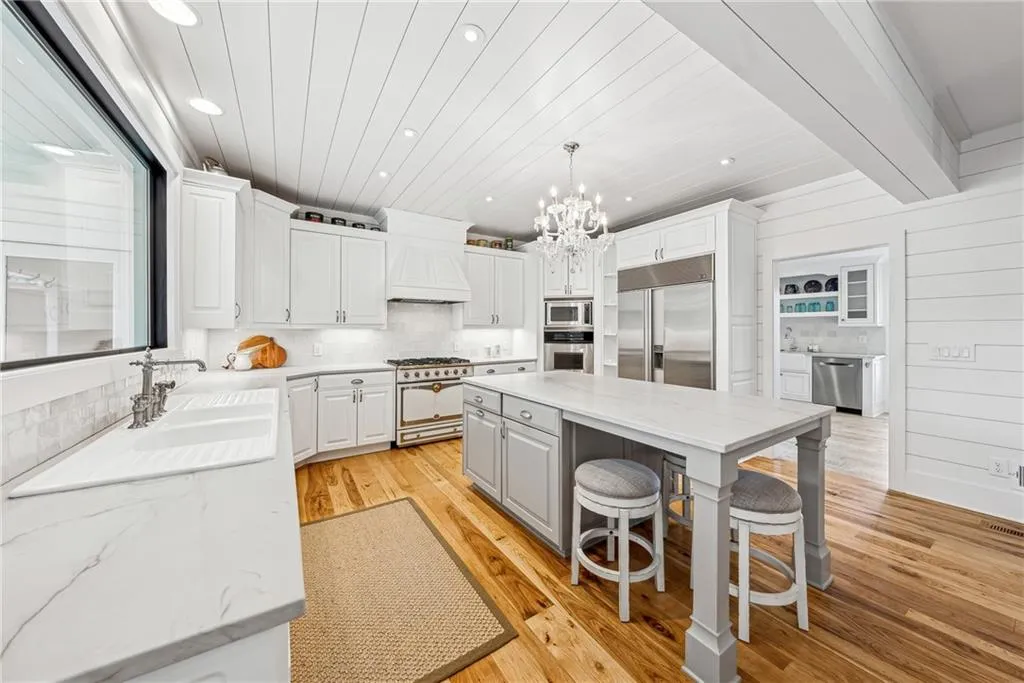 Canton, Georgia 30115, United States, 5 Bedrooms Bedrooms, ,6 BathroomsBathrooms,Residential,Active,5689