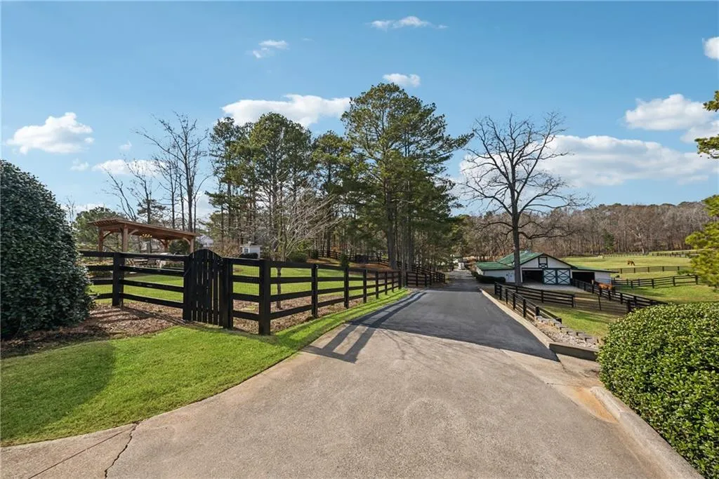 Canton, Georgia 30115, United States, 5 Bedrooms Bedrooms, ,6 BathroomsBathrooms,Residential,Active,5689