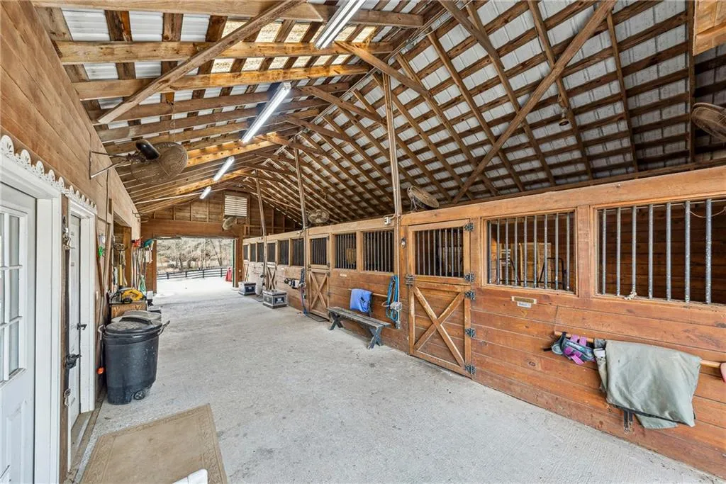 Canton, Georgia 30115, United States, 5 Bedrooms Bedrooms, ,6 BathroomsBathrooms,Residential,Active,5689