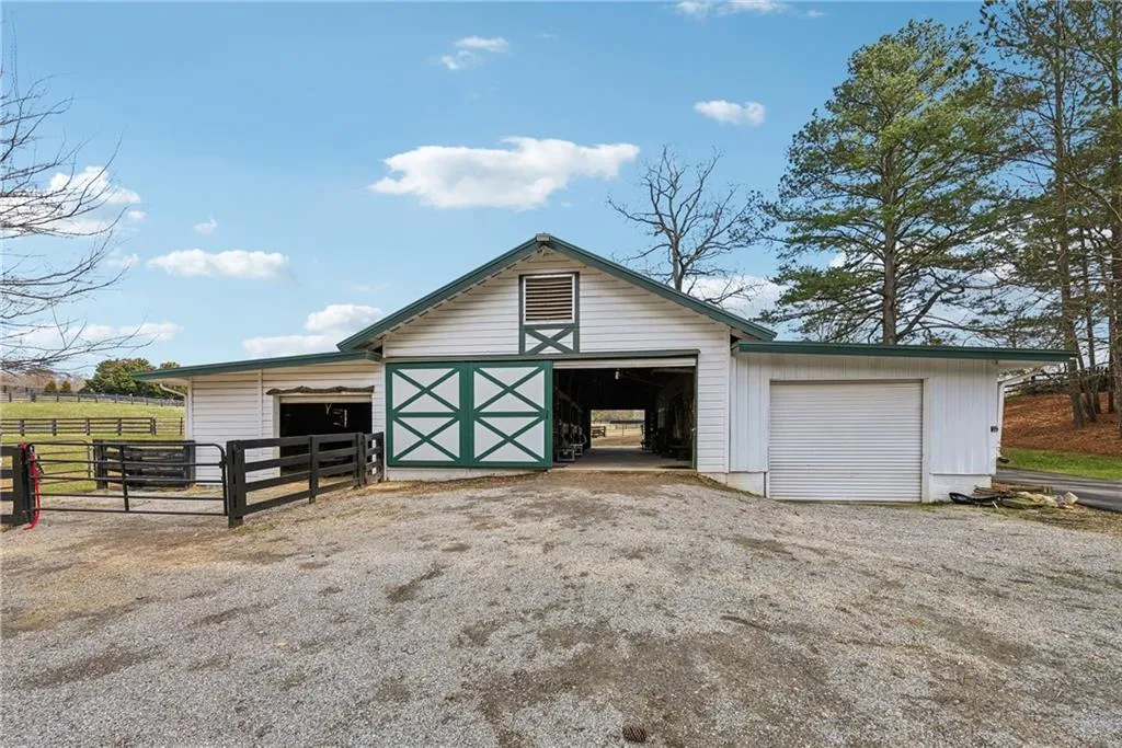 Canton, Georgia 30115, United States, 5 Bedrooms Bedrooms, ,6 BathroomsBathrooms,Residential,Active,5689