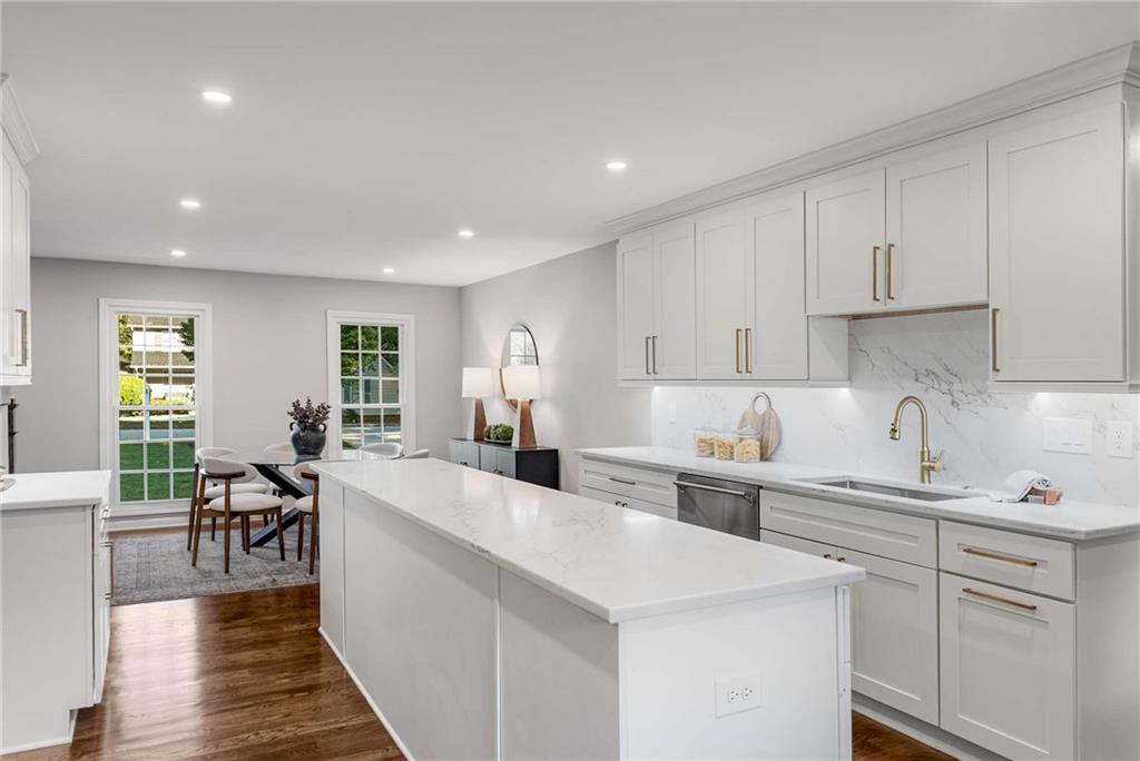 4942 Lakeland Woods Court