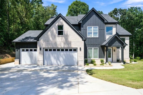 Homes For Sale - 2545 Aniki Bee Drive<br/> Monroe, GA 30656
