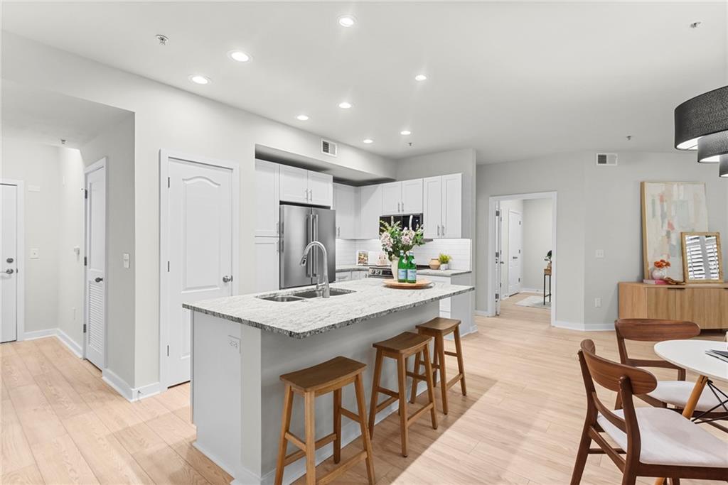 390 17th Street NW 2044