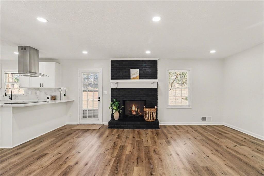 2142 Colonial Oak Way SW