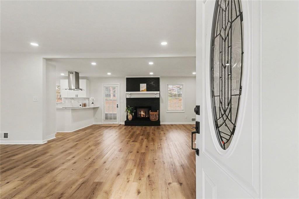 2142 Colonial Oak Way SW