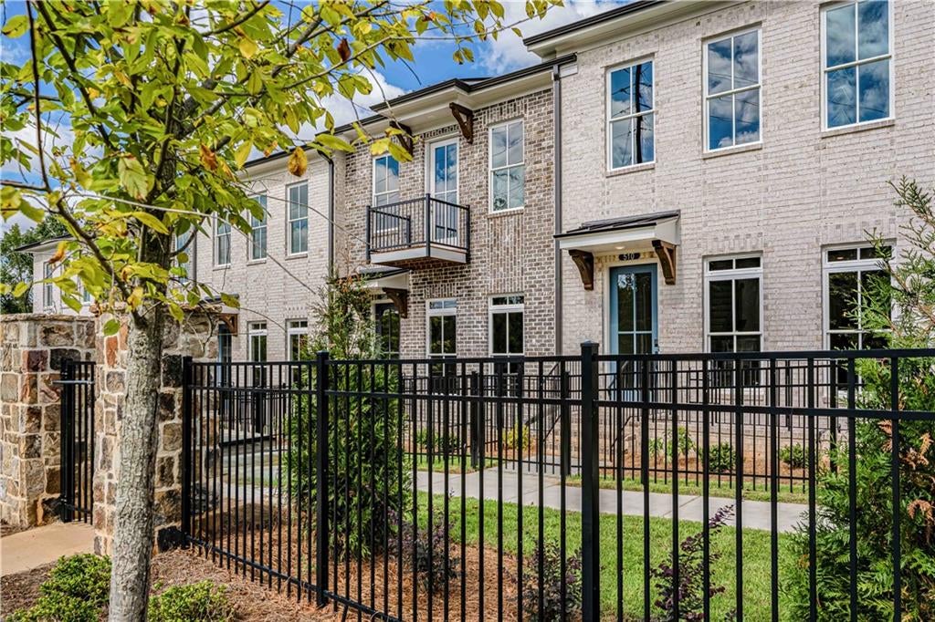 1006 Crown Oak Street 38