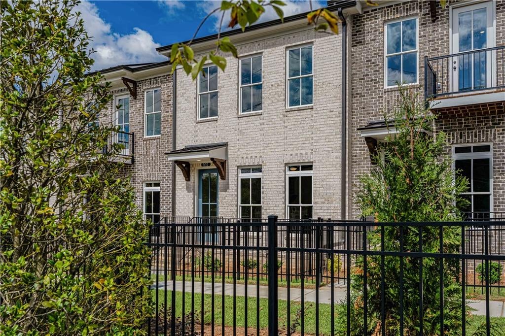 1006 Crown Oak Street 38
