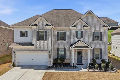 Homes For Sale - 5560 Mirror Lake Drive<br/> Cumming, GA 30028