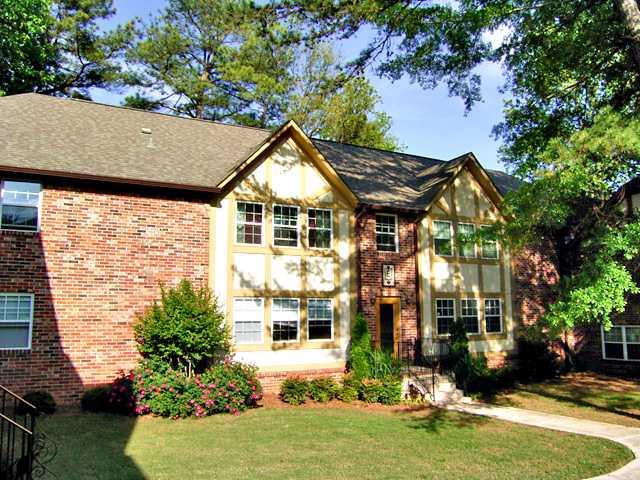 NEW KITCHEN- MAPLE CABINETS, GRANITE COUNTERS, STAINLESS APPLIANCES. UNIQUE CORK FLOOR IN LIVING AND DINING ROOMS. DESIGNER PAINTS, HUGE PATIO. ROOMMATE FLOORPLAN, HARDWOODS THROUGHOUT. BEAUTIFUL LANDSCAPED COMMUNITY.