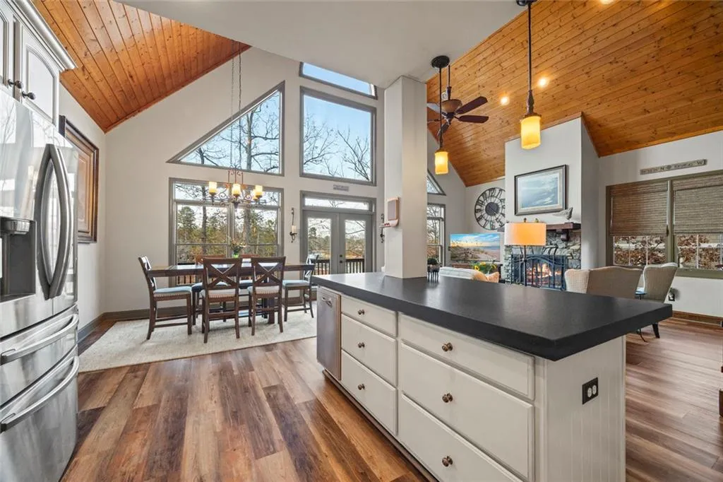 Martin, Georgia 30557, United States, 6 Bedrooms Bedrooms, ,4 BathroomsBathrooms,Residential,Active,250948