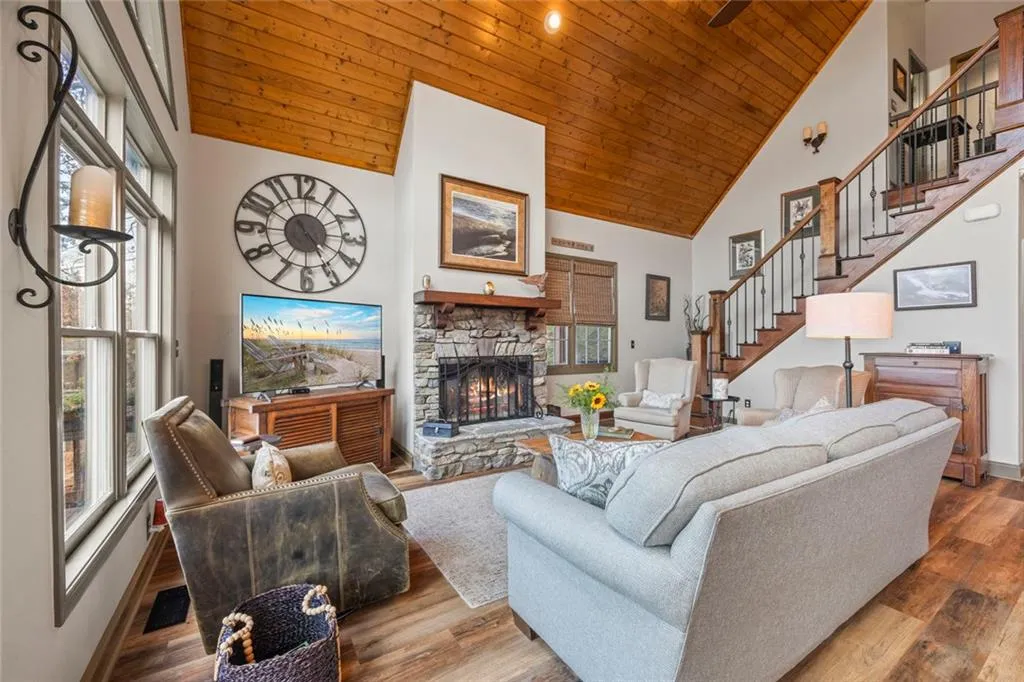 Martin, Georgia 30557, United States, 6 Bedrooms Bedrooms, ,4 BathroomsBathrooms,Residential,Active,250948