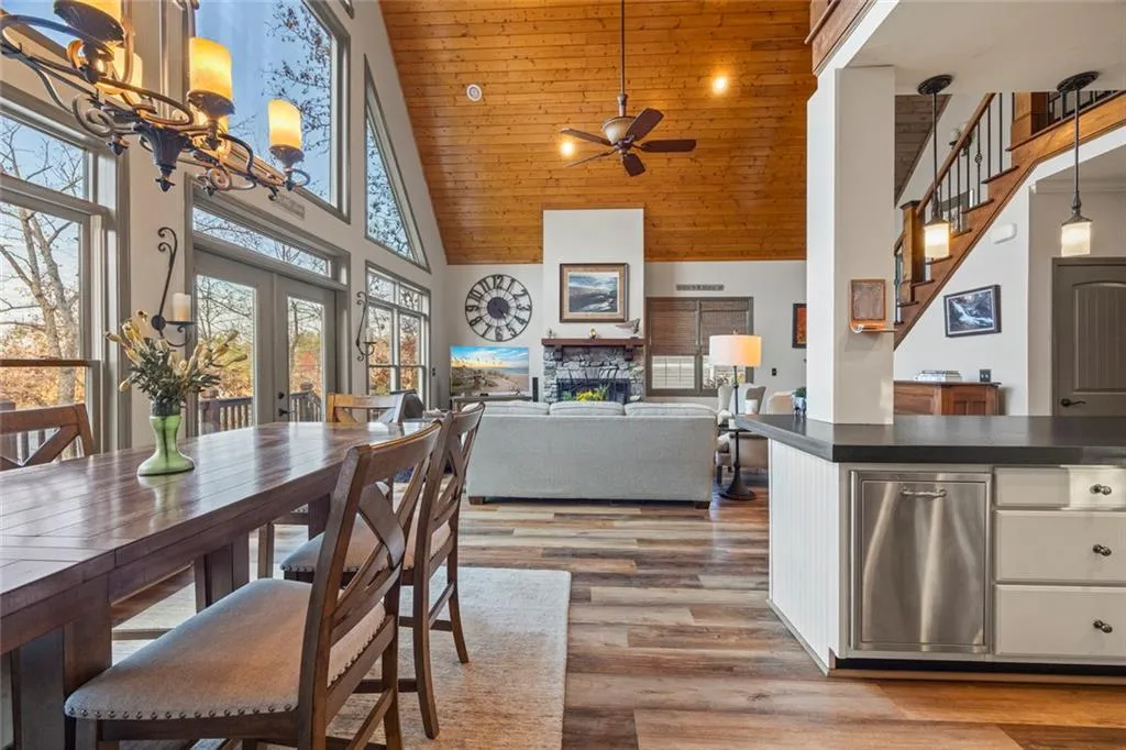 Martin, Georgia 30557, United States, 6 Bedrooms Bedrooms, ,4 BathroomsBathrooms,Residential,Active,250948