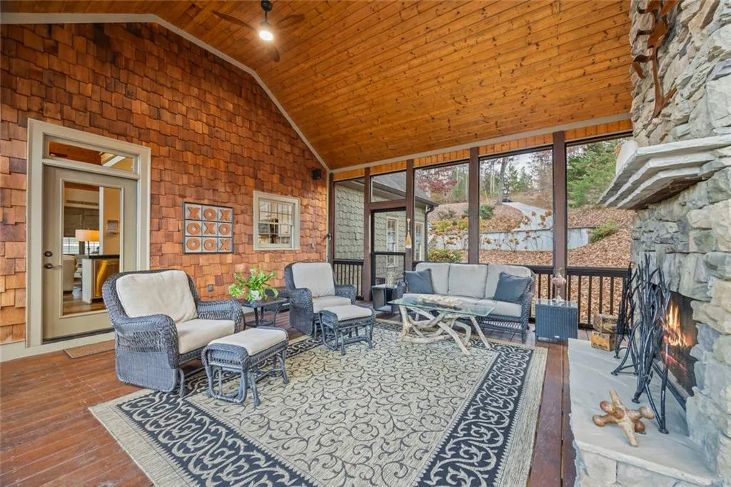 Martin, Georgia 30557, United States, 6 Bedrooms Bedrooms, ,4 BathroomsBathrooms,Residential,Active,250948