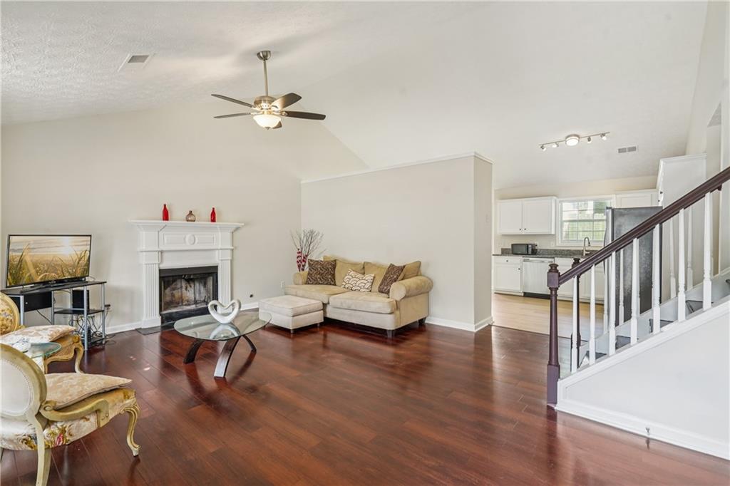 425 Shadetree Lane