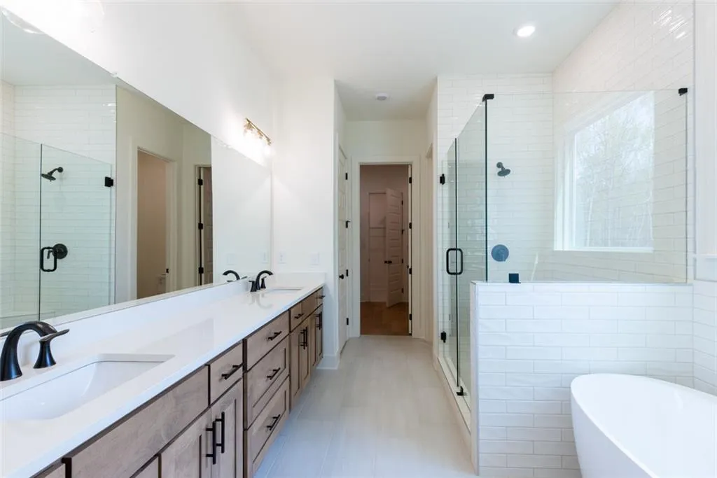 Gainesville, Georgia 30506, United States, 5 Bedrooms Bedrooms, ,5 BathroomsBathrooms,Residential,Active,239330