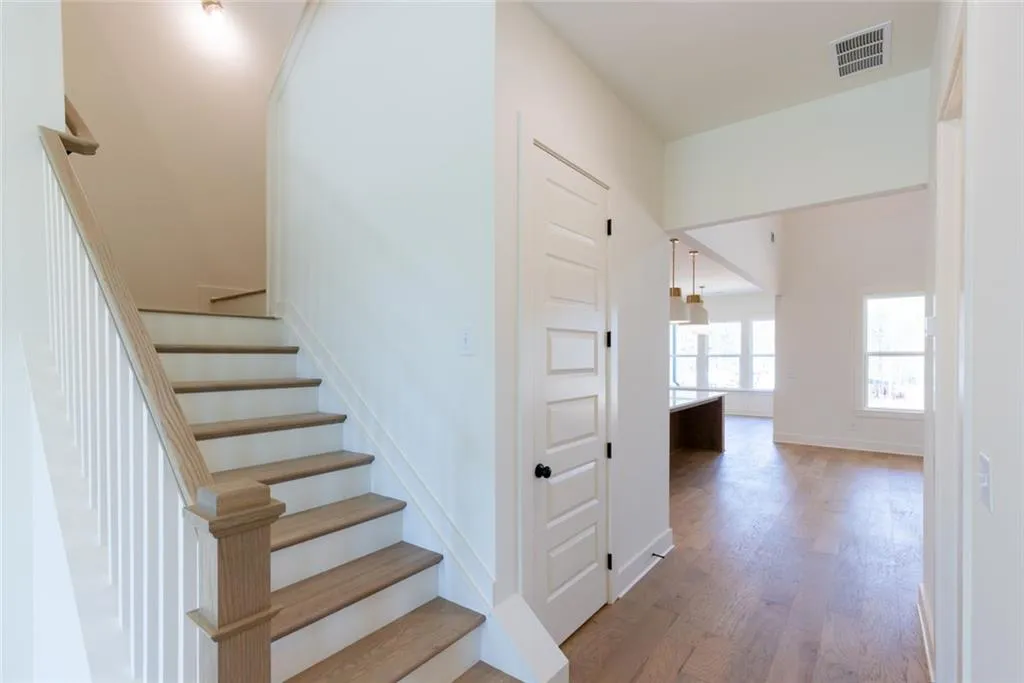 Gainesville, Georgia 30506, United States, 5 Bedrooms Bedrooms, ,5 BathroomsBathrooms,Residential,Active,239330