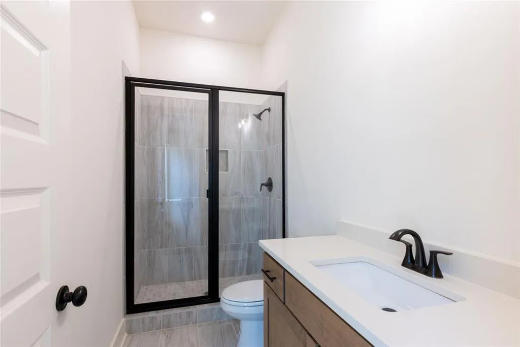 Gainesville, Georgia 30506, United States, 5 Bedrooms Bedrooms, ,5 BathroomsBathrooms,Residential,Active,239330