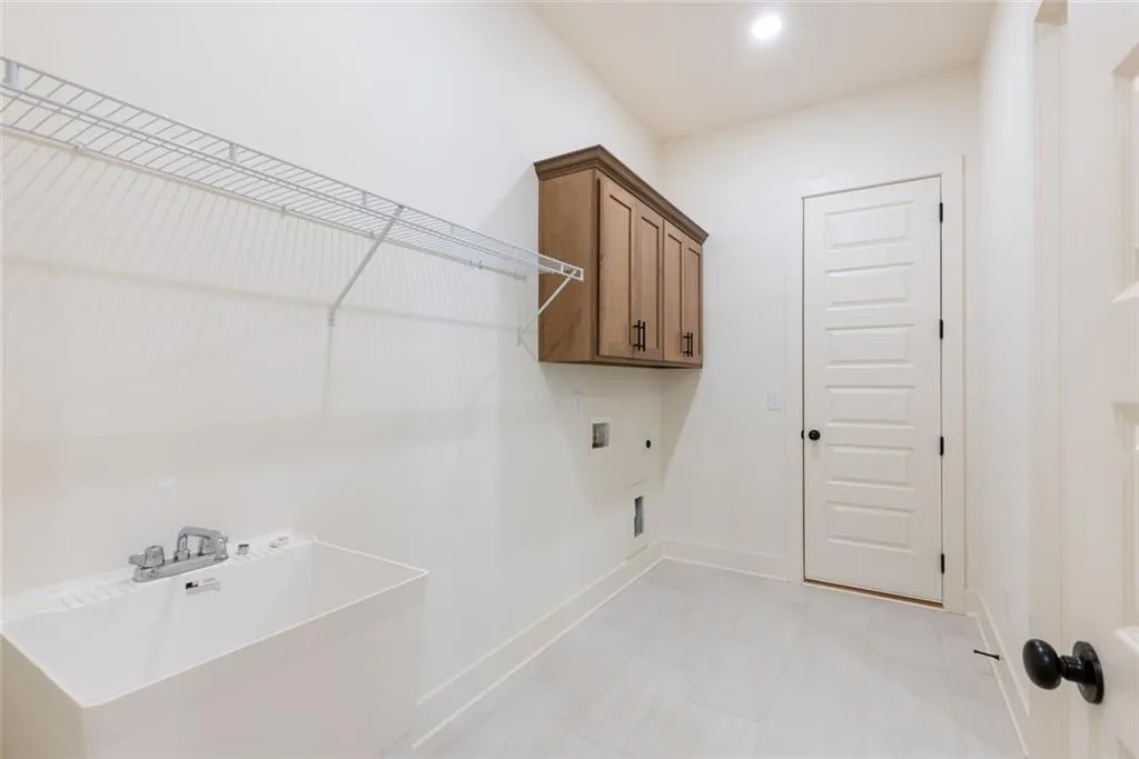 Gainesville, Georgia 30506, United States, 5 Bedrooms Bedrooms, ,5 BathroomsBathrooms,Residential,Active,239330