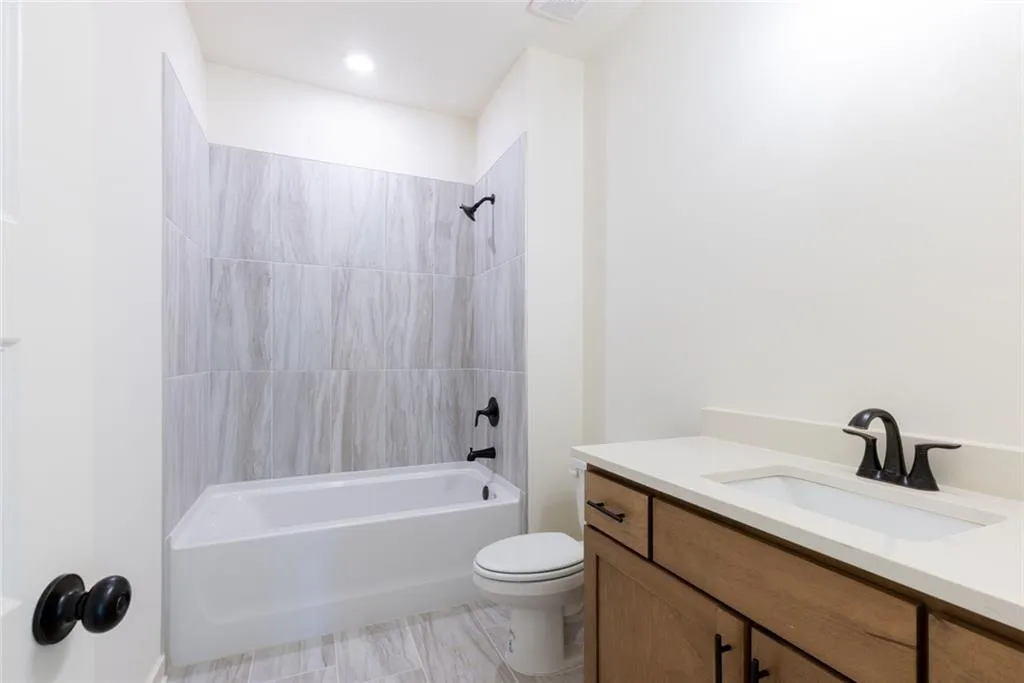 Gainesville, Georgia 30506, United States, 5 Bedrooms Bedrooms, ,5 BathroomsBathrooms,Residential,Active,239330