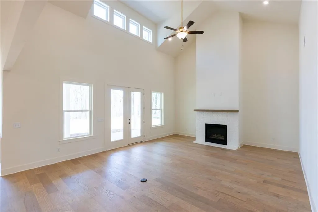 Gainesville, Georgia 30506, United States, 5 Bedrooms Bedrooms, ,5 BathroomsBathrooms,Residential,Active,239330