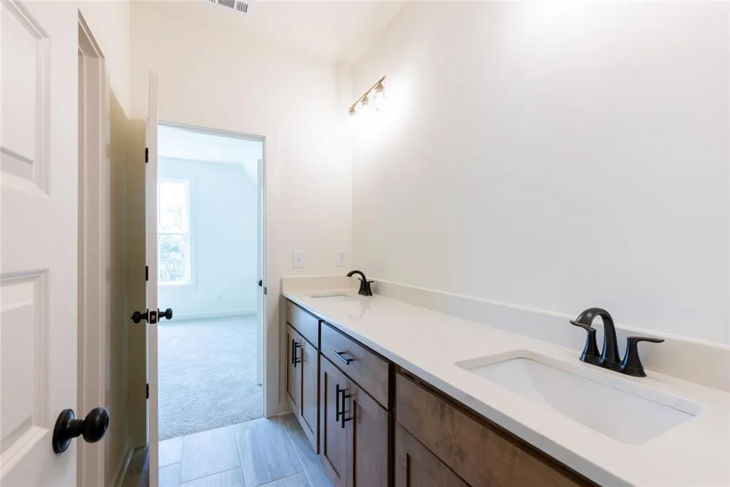 Gainesville, Georgia 30506, United States, 5 Bedrooms Bedrooms, ,5 BathroomsBathrooms,Residential,Active,239330