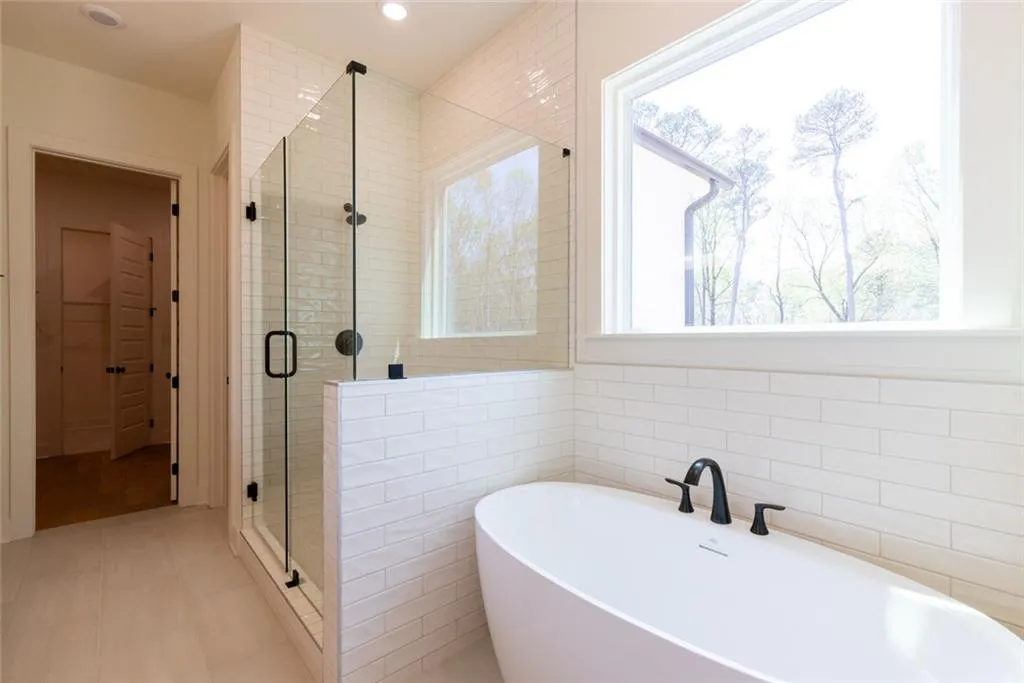 Gainesville, Georgia 30506, United States, 5 Bedrooms Bedrooms, ,5 BathroomsBathrooms,Residential,Active,239330