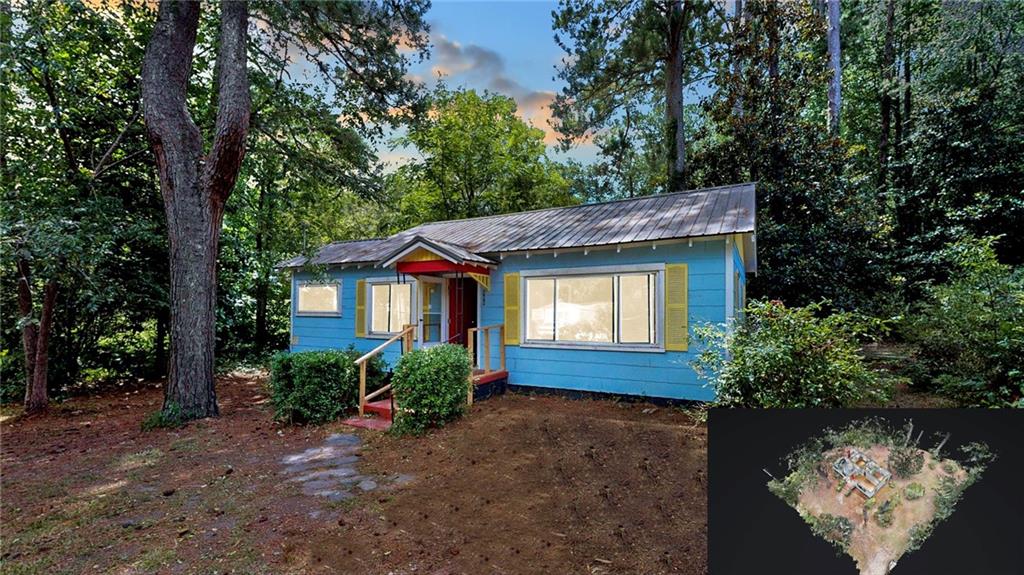 HUD case # 106-405544 is an Olympus asset marketed by Southern Home Team. It is a quaint little cottage-style home with two bedrooms and one full bath. Within walking distance of Villa Rica Main Street. This home is a great starter home with replaced double pane vinyl windows and a metal roof. Property is sold AS-IS and qualifies for HUD's $100 down payment program when using FHA financing. Be sure to view our 3D Matterport virtual tour.