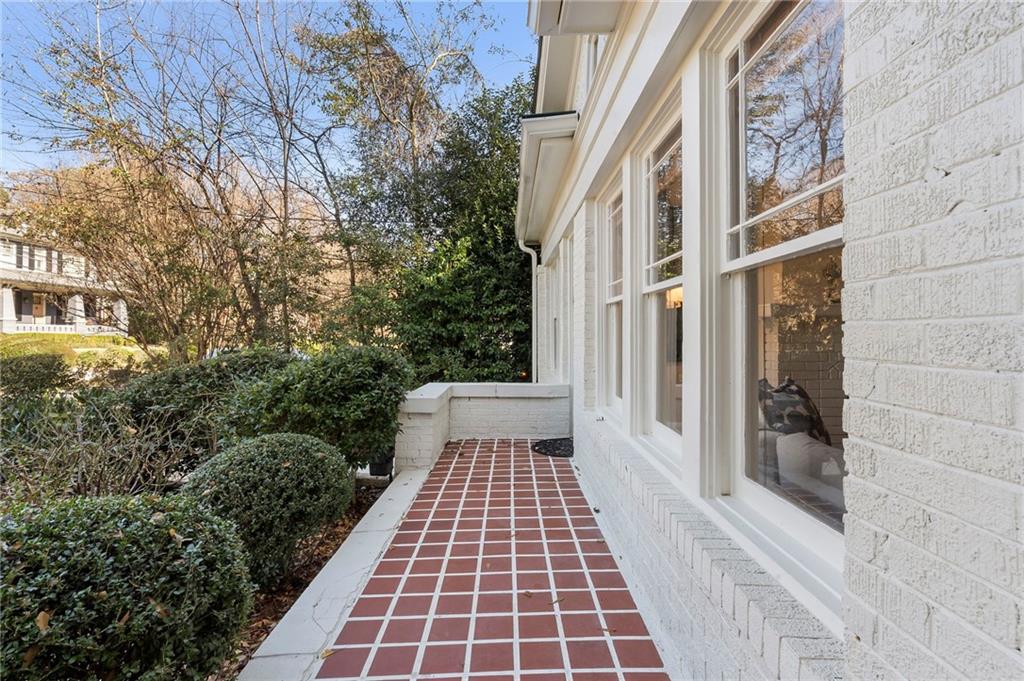 681 Yorkshire Road NE