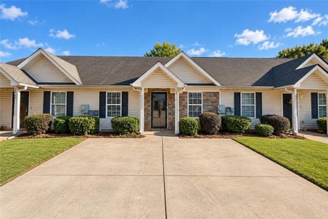 Townhouse For Rent - 172 Harvest Court #103<br/> Milledgeville, GA 31061