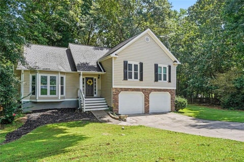 Homes For Sale - 996 Miles Court<br/> Powder Springs, GA 30127