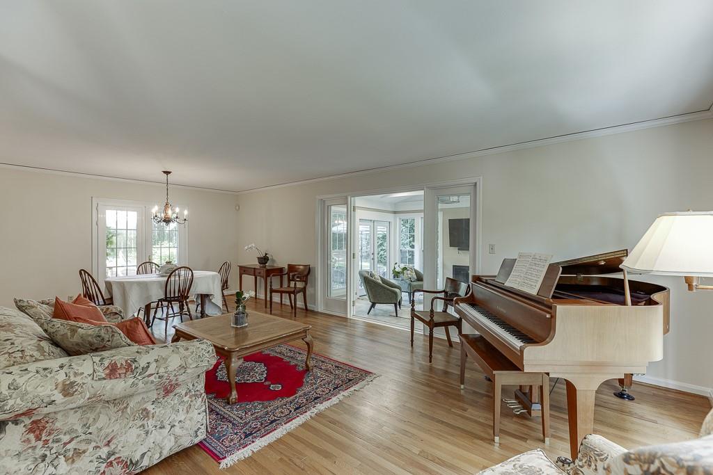 3219 Parkridge Crescent