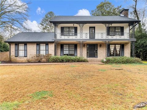 Photo of 955 Landmark Drive, Atlanta, GA 30342 (MLS # 7719528)