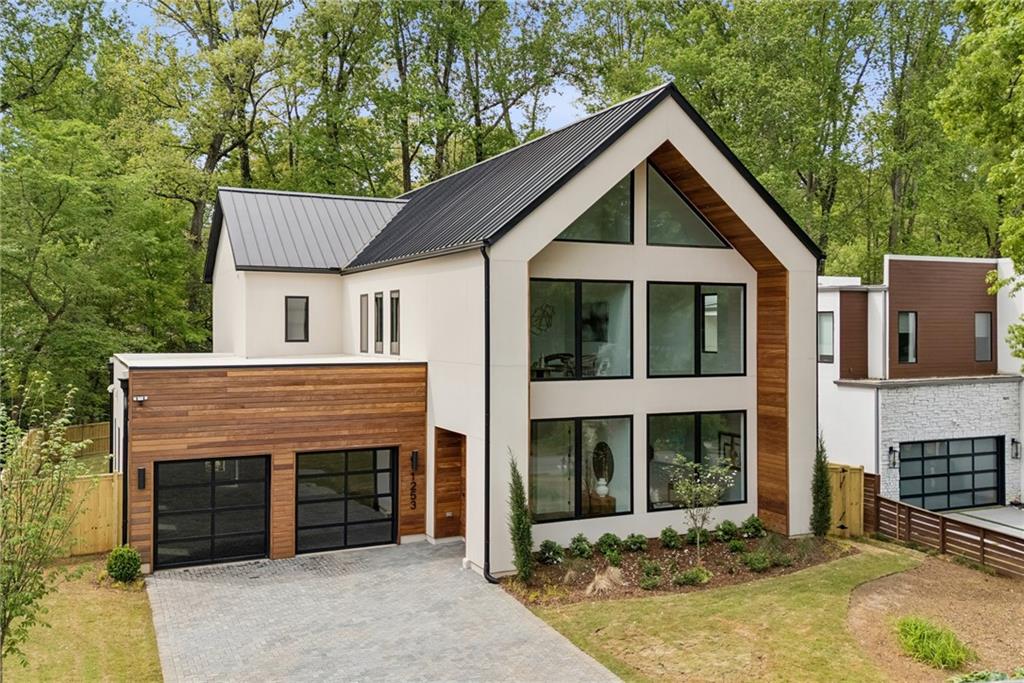 1253 Mayfair Drive NE