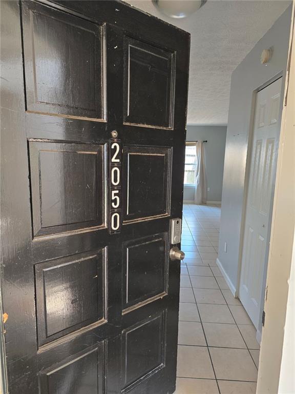 Spacious 3BR/2.5BA Townhome in Decatur – Investor Friendly & Great for First-Time Buyers!
Welcome to this well-maintained and spacious townhome is conveniently located just minutes from I-20 in Decatur, GA! Whether you're an investor looking for a solid rental opportunity or a first-time homebuyer ready to settle into a comfortable and affordable space, this property checks all the boxes.
Inside, you'll find an open floor plan with generous living and dining areas, updated flooring, and modern light fixtures that add a fresh touch throughout. The kitchen offers plenty of cabinet space and flows seamlessly into the main living area – perfect for entertaining or relaxing at home.
Upstairs features a large primary suite with a private bath, plus two additional bedrooms and another full bath. A half-bath is conveniently located on the main level for guests.
Additional highlights include:
Low-maintenance exterior
Private patio
Assigned parking
Investor-friendly community with rental potential
Located close to shopping, schools, parks, and public transportation, and with quick access to I-20 for easy commuting, this home combines space, value, and convenience.
Don’t miss this great opportunity – schedule your showing today!