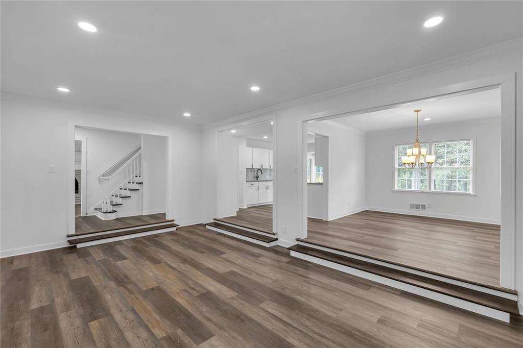2541 Poplar Street