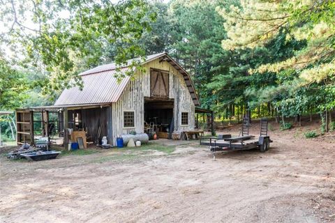 A home in Dacula