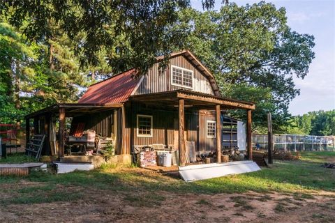 A home in Dacula