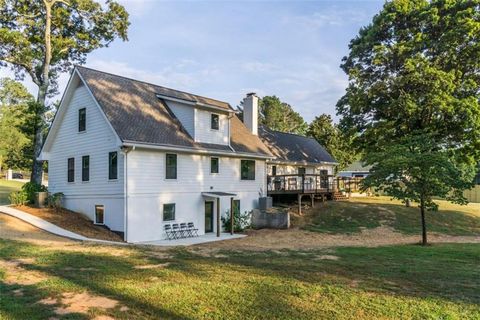 A home in Dacula