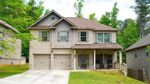 Homes For Sale - 2182 Dodson Woods Drive<br/> Fairburn, GA 30213
