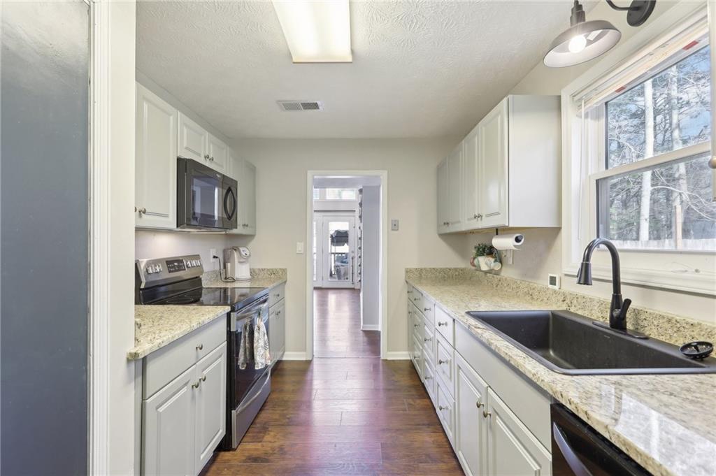 6 Lynn Circle, Newnan, Georgia image 8