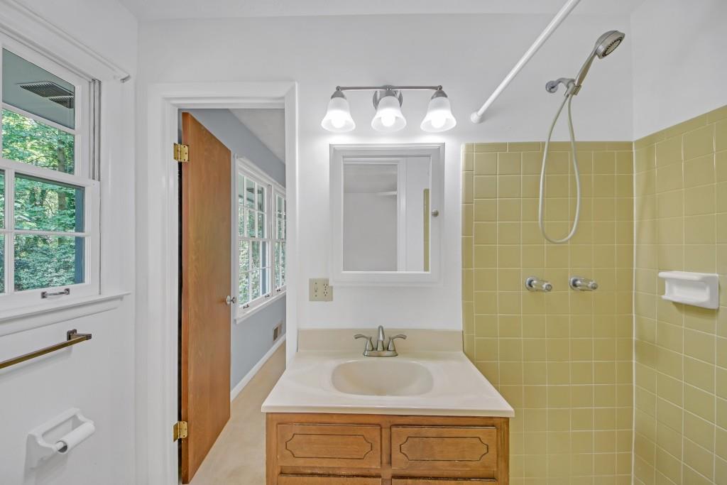 4856 Rock Haven Drive, Lilburn, Georgia image 23