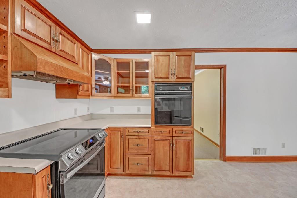 4856 Rock Haven Drive, Lilburn, Georgia image 11