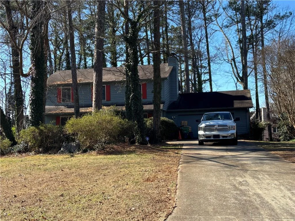 1555 Acorn Forest