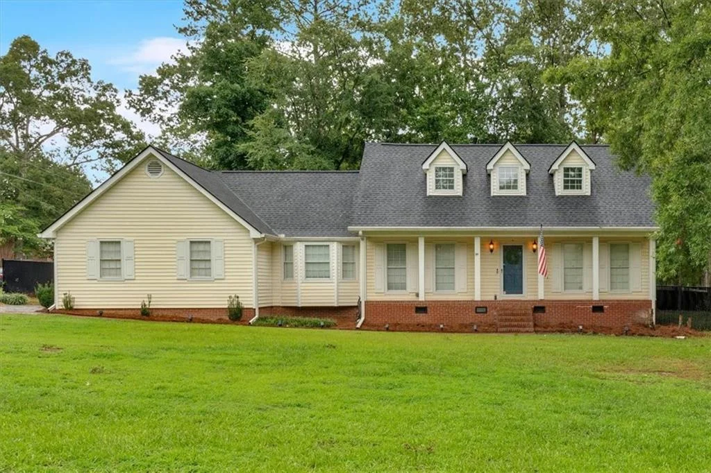 201 Rollingwood Circle NW