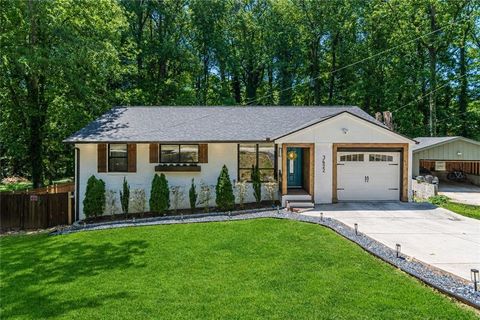 Homes For Sale - 3422 Creatwood Trail<br/> Smyrna, GA 30080