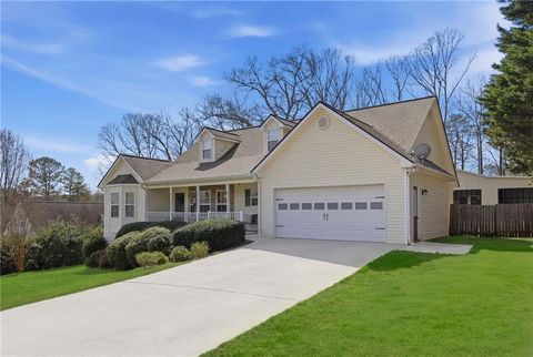 Homes For Sale - 216 Forest Cove Court<br/> Dawsonville, GA 30534